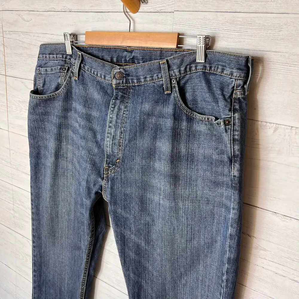 Levis Jeans Mens Size 42 X 30 Relaxed 559 Straight Leg 100% Cotton Denim